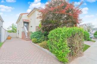 31 Tynan St, Staten Island, NY 10312
