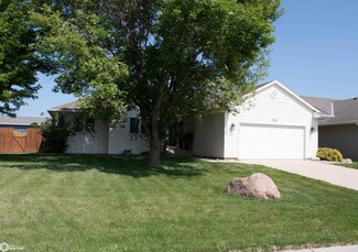 1708 Oakwood Dr, Carroll, IA 51401