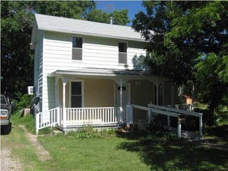 719 N Sycamore St, Eureka, KS 67045