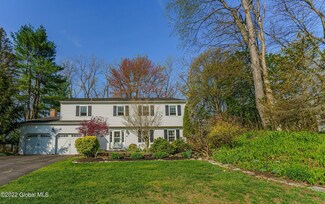 47 W Bayberry Rd, Glenmont, NY 12077