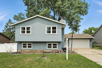 1155 Leona Ave, Waterloo, IA 50702