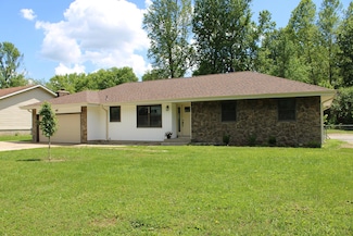 2558 W Village Ln, Springfield, MO 65807