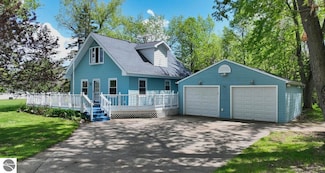 1117 Lincoln Dr, Weidman, MI 48893