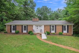 1233 Pinehurst Rd, Staunton, VA 24401