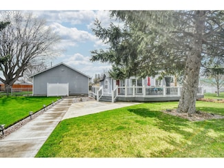 424 E Currant St, Athena, OR 97813