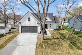 407 Vine St, Cambridge, IA 50046