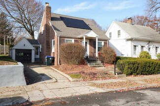 34 Longwood Ave, Providence, RI 02908