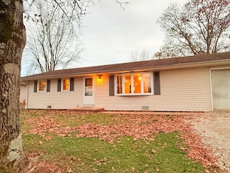 1015 S Main St, Versailles, IN 47042