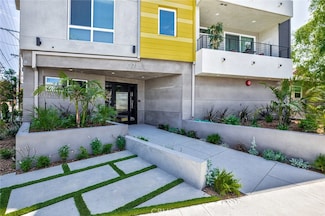 10718 Acama St Unit 301, North Hollywood, CA 91602