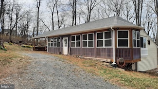 2478 High Top Rd, Linden, VA 22642