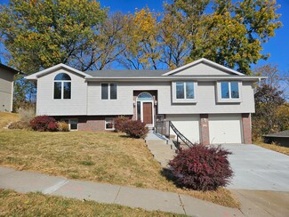 104 Fox Haven Ave, Council Bluffs, IA 51503
