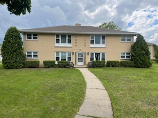3057 N 121st St, Wauwatosa, WI 53222