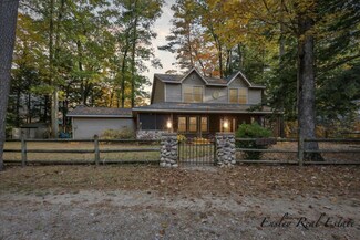 3176 Saint Andrews Dr, Mount Pleasant, MI 48858