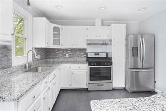 63 Chelmsford Ave, Warwick, RI 02889
