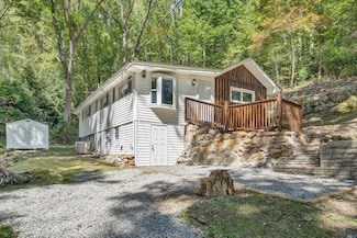 1203 Bottom Creek Ln, Bent Mountain, VA 24059