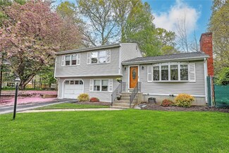 28 Columbus Ave, Barrington, RI 02806