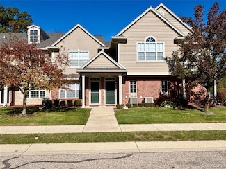 11405 N Woods Dr, Shelby Township, MI 48317