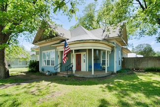 303 S Church St, Winters, TX 79567