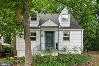 5604 Edgemont Dr, Alexandria, VA 22310