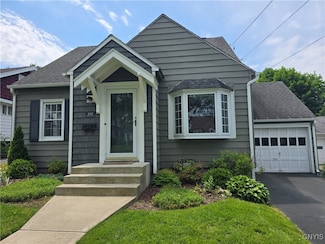 320 Plymouth Dr, Syracuse, NY 13206