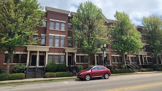 179 S Grove Ave, Elgin, IL 60120