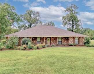 402 Ridgewood St, Vicksburg, MS 39180