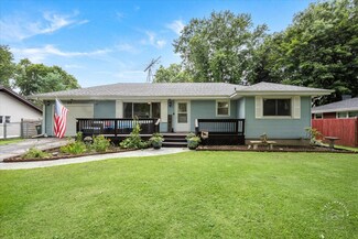 77 Oaklawn Ave, Oswego, IL 60543