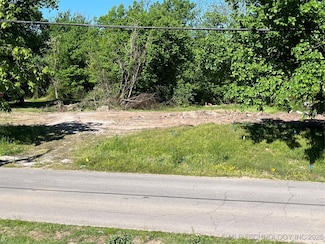 512 N Division St, Coweta, OK 74429
