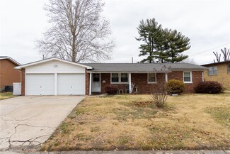316 Venus Dr, Godfrey, IL 62035