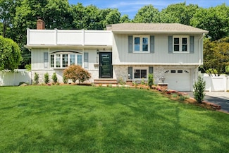 739 Franklin St, Westbury, NY 11590