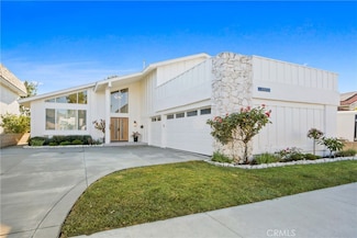 15551 Sunburst Ln, Huntington Beach, CA 92647