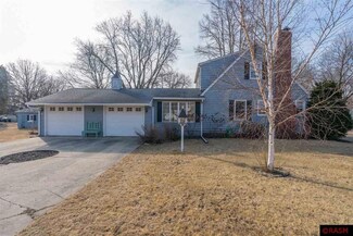 903 903 S 8th St, St. James, MN 56081