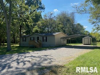 9255 Campbell St, Benton, IL 62812
