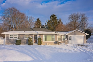 14 Tamarack Dr, New Hartford, NY 13413