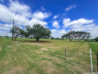 21454 Lamm Rd, Elmendorf, TX 78112