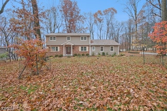 3 Springhill Rd, Randolph, NJ 07869