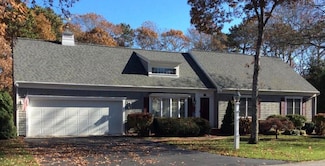 82 Daybreak Ln, Hyannis, MA 02601