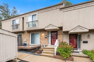 1476 Oakbrook E, Rochester Hills, MI 48307