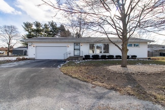 103 E Lynn St, Cooksville, IL 61730