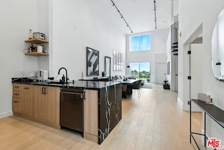 4211 Redwood Ave Unit 402, Los Angeles, CA 90066