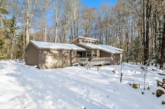 939 Sir Lionel Ct, Blakeslee, PA 18610