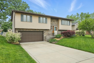 455 Northgate Dr, Crown Point, IN 46307