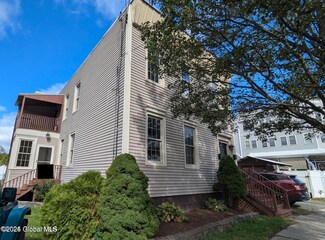 7 Grove St, Waterford, NY 12188