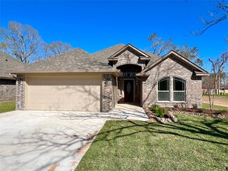 1023 S Anderson St, Angleton, TX 77515