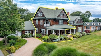 7 Gibson Ave, Narragansett, RI 02882