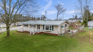 1235 Greenwich St, Manistee, MI 49660