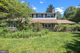 28 Edgewood Rd, Yardley, PA 19067