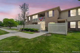 61156 Greenwood Dr, South Lyon, MI 48178
