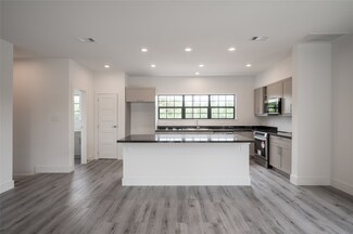 11930 N Hoa Sen Cir, Houston, TX 77072