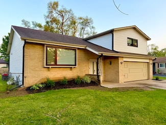 1821 E Basswood Ln, Mount Prospect, IL 60056